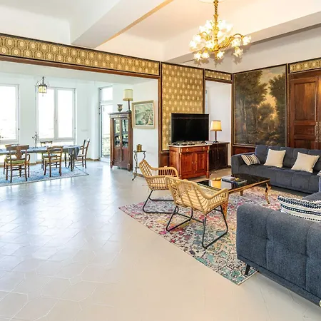 Le Chateau D'aigueze Aigueze